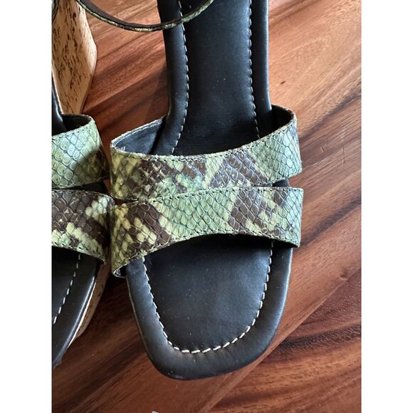 Donald Pliner Green Snakeskin Cork Wedge Sandals 9M Womens Stylish Summer Shoes - Picture 11 of 11